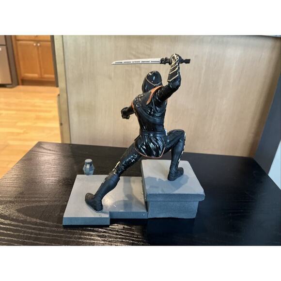 Avengers: Endgame Marvel Movie Gallery Diorama Ronin Exclusive 9 Inch Diamond - Picture 4 of 5